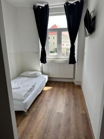 Gostilna In Apartmaji Zlati Lev - Μαριμπόρ Εξωτερικό φωτογραφία
